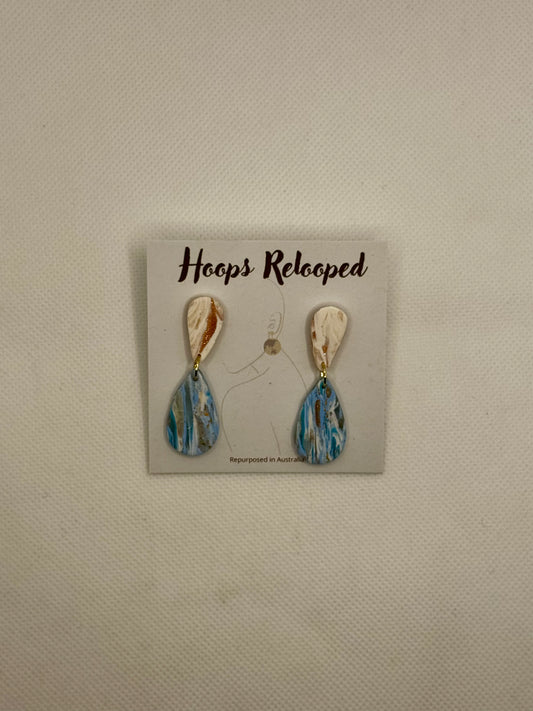 White and blue marbled drops