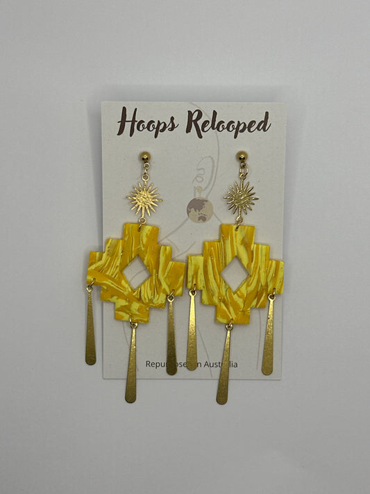 Yellow geometric gold drops
