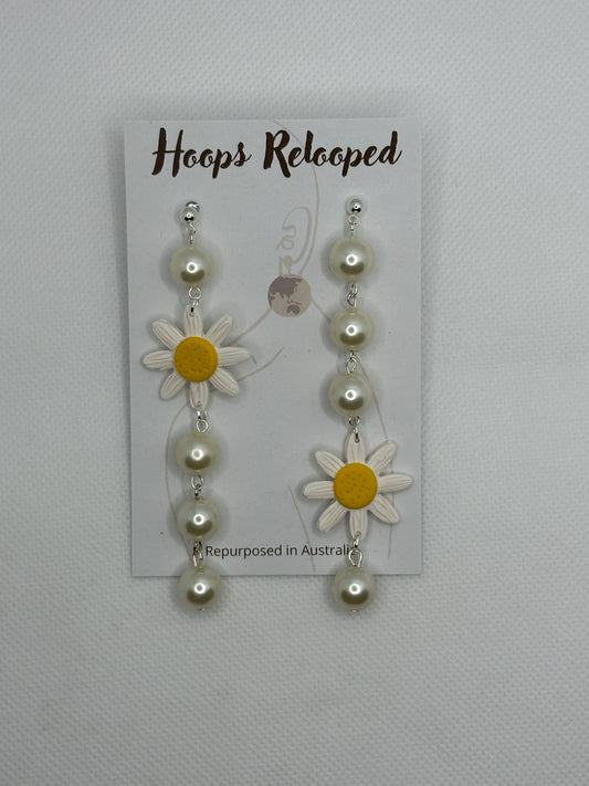 Asymmetric white pearl daisies