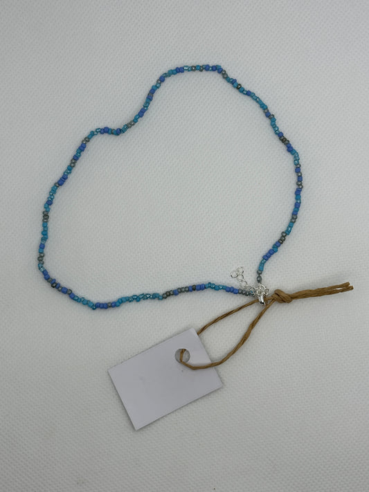 Three tone blue necklace