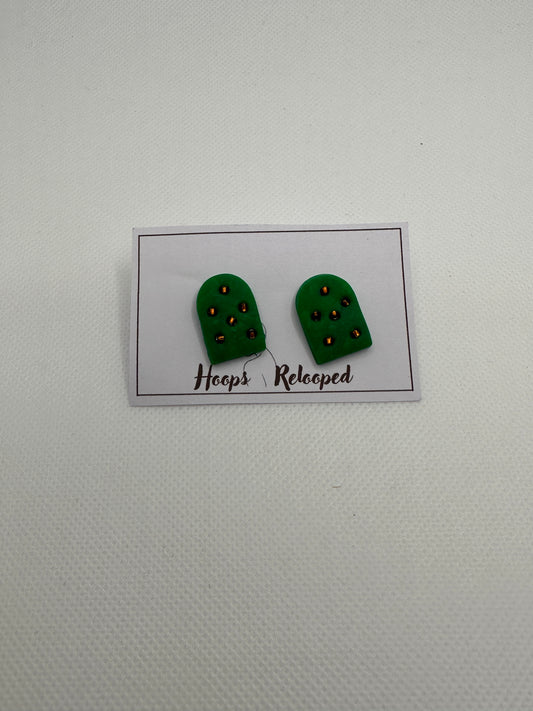 Green sparkle arch studs - medium