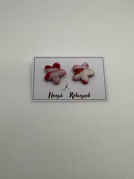 Red and white marble flower studs - medium