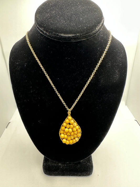 Yellow and gold pendant necklace