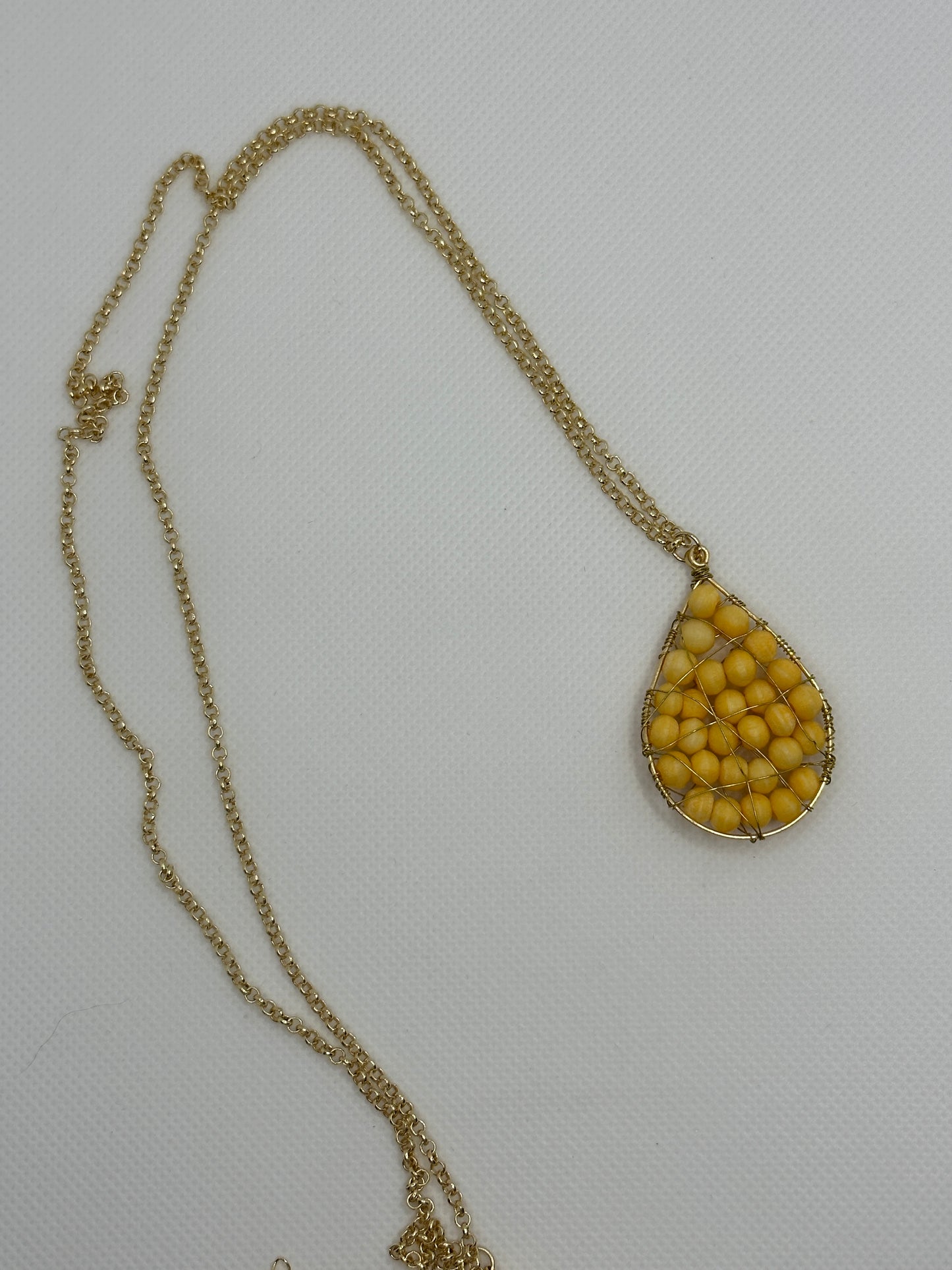 Yellow and gold pendant necklace